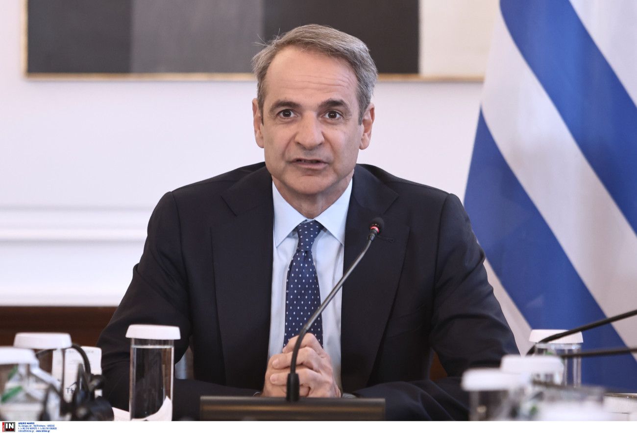 Μητσοτάκης: Εισηγείται την αναθεώρηση του άρθρου για τη μονιμότητα των δημοσίων υπαλλήλων