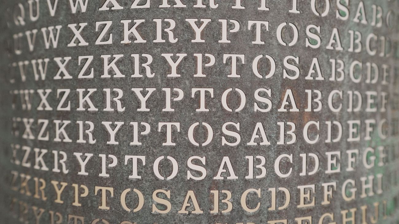 Το μυστήριο του Kryptos: Ο γρίφος που παραμένει άλυτος έξω από τα κεντρικά της CIA