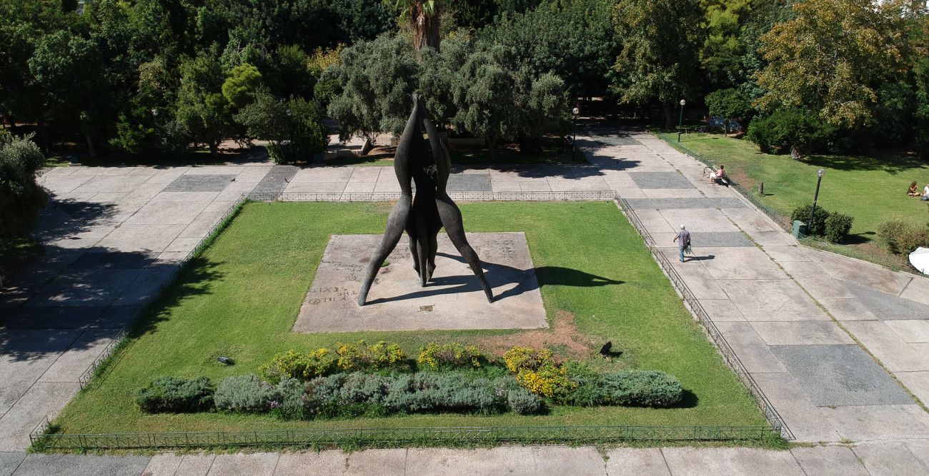 Το ζήτημα της χώρας δεν είναι η μονιμότητα των δημοσίων υπαλλήλων