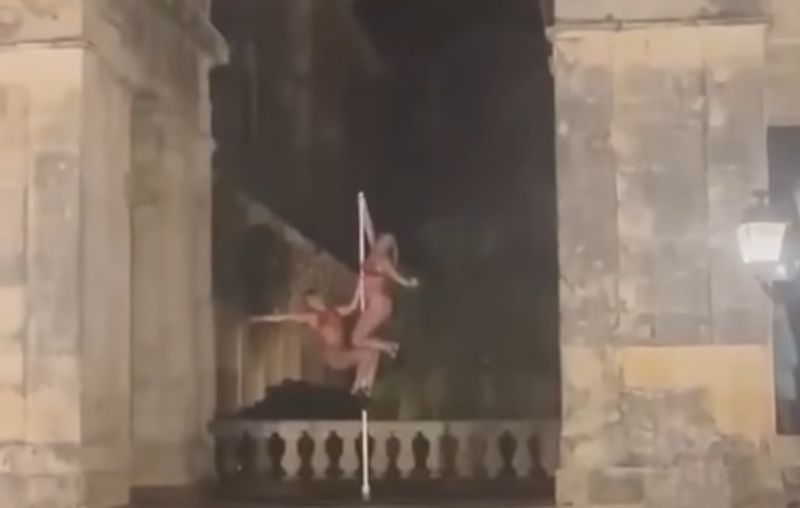 Το pole dancing στα Παλαιά Ανάκτορα της Κέρκυρας προκάλεσε αντιδράσεις και θύελλα στα social media