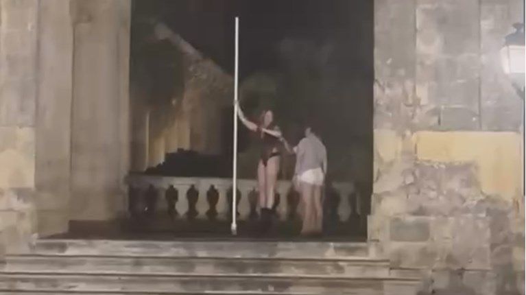 Κριτική στην κυβέρνηση για το pole dancing στα Παλαιά Ανάκτορα της Κέρκυρας
