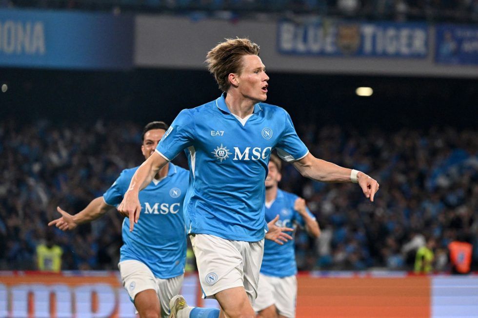 Νάπολι – Κάλιαρι 2-0: Κατάκτηση του τέταρτου τίτλου με άνεση και… παρακολουθώντας την Ίντερ