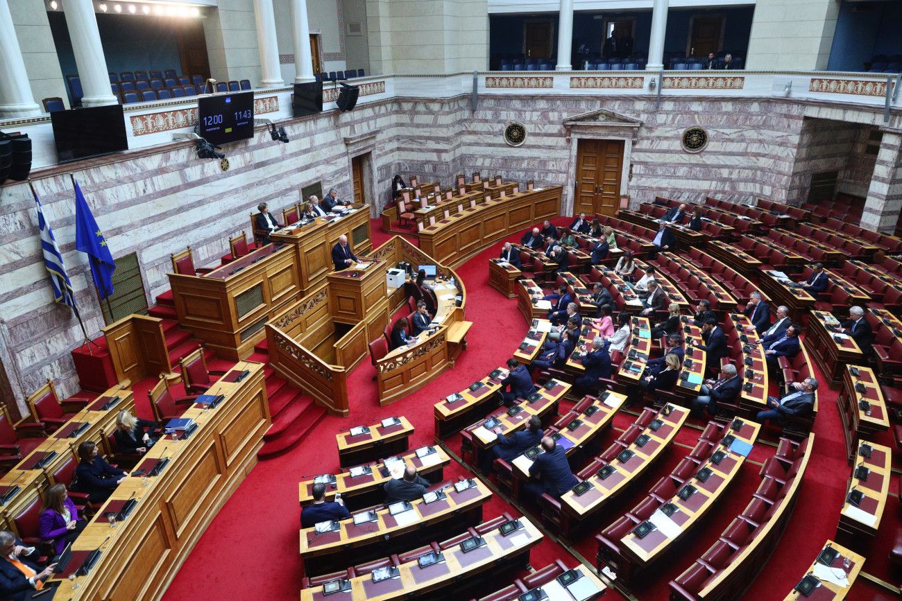Πολιτική αντιπαράθεση για την προανακριτική επιτροπή των Τεμπών και την άρση της μονιμότητας στο δημόσιο