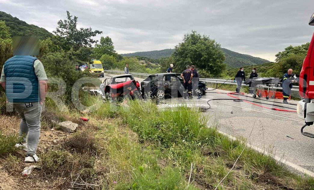 Σφοδρή σύγκρουση οχημάτων στην Ελευθερούπολη: Πληροφορίες για έναν νεκρό και δύο τραυματίες