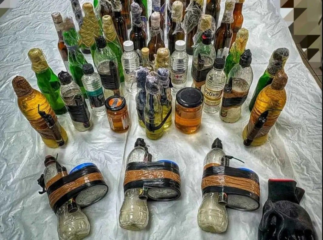 Θεσσαλονίκη: Εντοπίστηκαν 49 βόμβες μολότοφ στην Πολυτεχνική Σχολή του ΑΠΘ