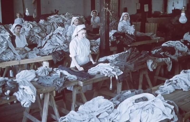 Μέσα από το σκοτάδι: Η ιστορία των Εβραίων που έραβαν ρούχα πολυτελείας για τους ναζί