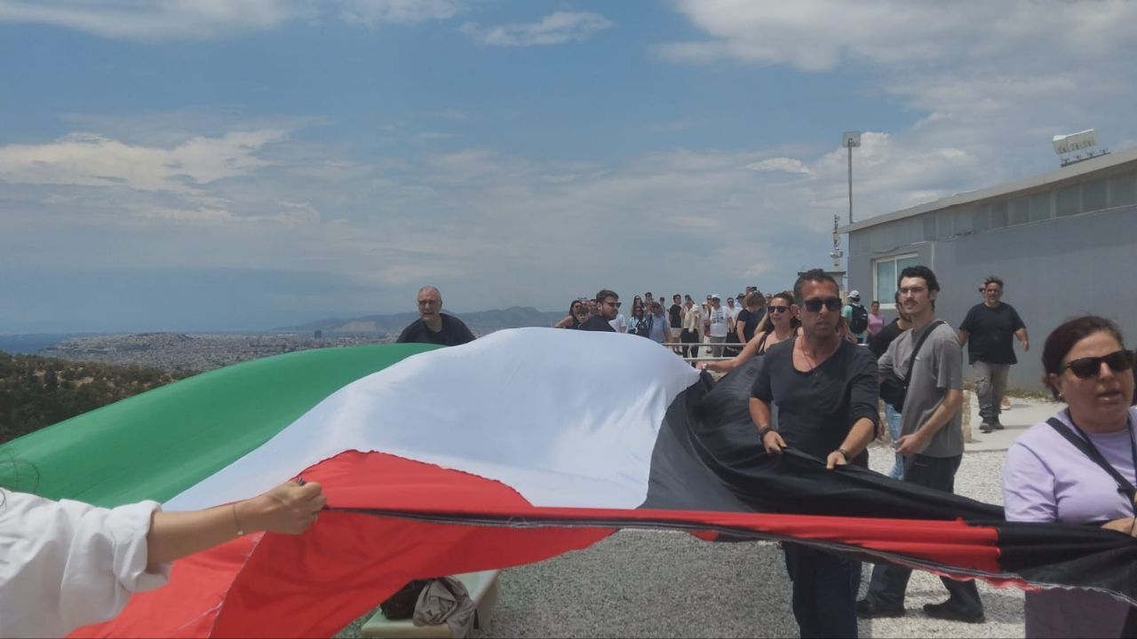 Μέλη της Νέας Αριστεράς ανήρτησαν τη σημαία της Παλαιστίνης στην Ακρόπολη: 15 προσαγωγές
