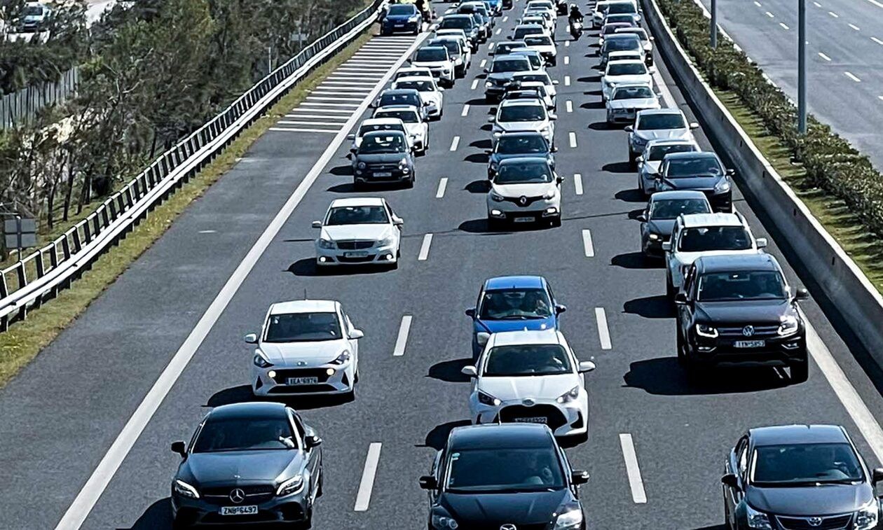 Τροχαίο ατύχημα στην Αττική Οδό: Σύγκρουση φορτηγών με έναν τραυματία