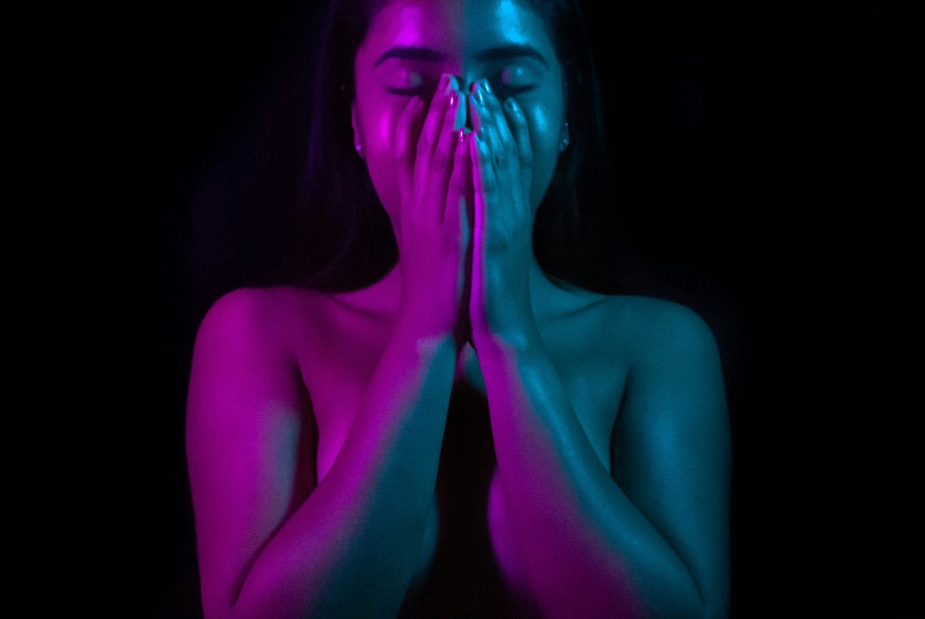 Σπουδές, χρέη και OnlyFans: Η νέα πραγματικότητα της σεξεργασίας για τη γενιά Ζ