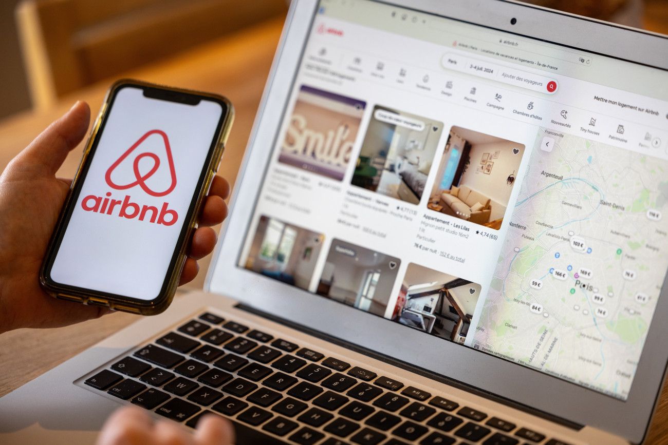Airbnb: Ιδιαίτερη αύξηση στις βραχυχρόνιες μισθώσεις με πάνω από 1 εκατ. κλίνες από τον Απρίλιο του 2025