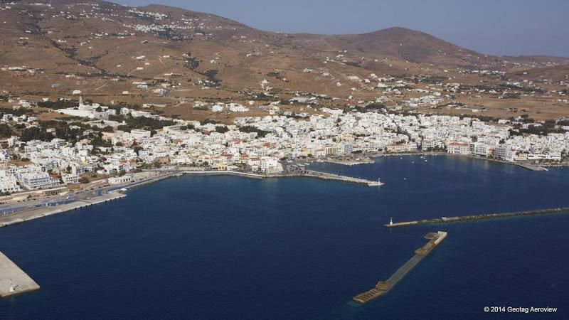 Ανατροπή πλοίου στο λιμάνι της Τήνου