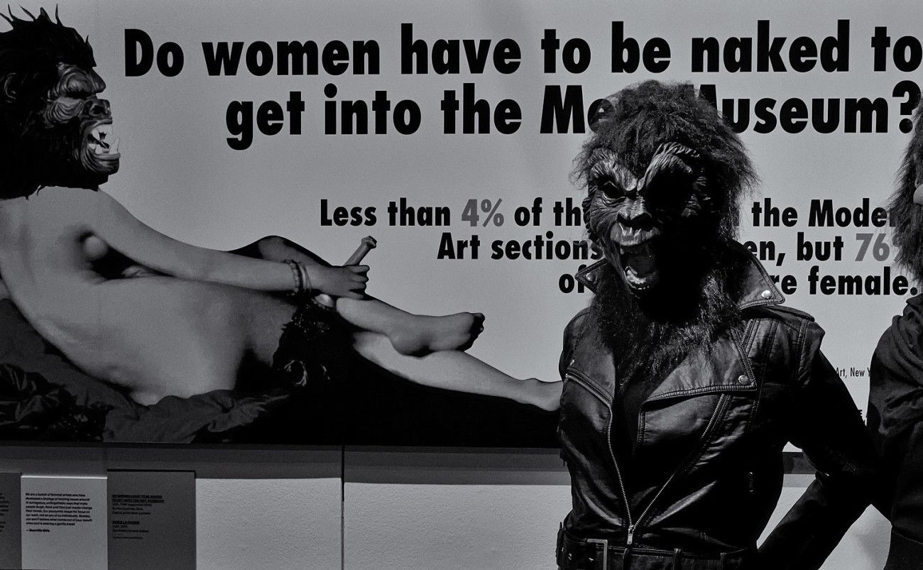 Guerrilla Girls: Η γυμνή αφίσα που άλλαξε το κατεστημένο και έφερε επανάσταση στον κόσμο της τέχνης