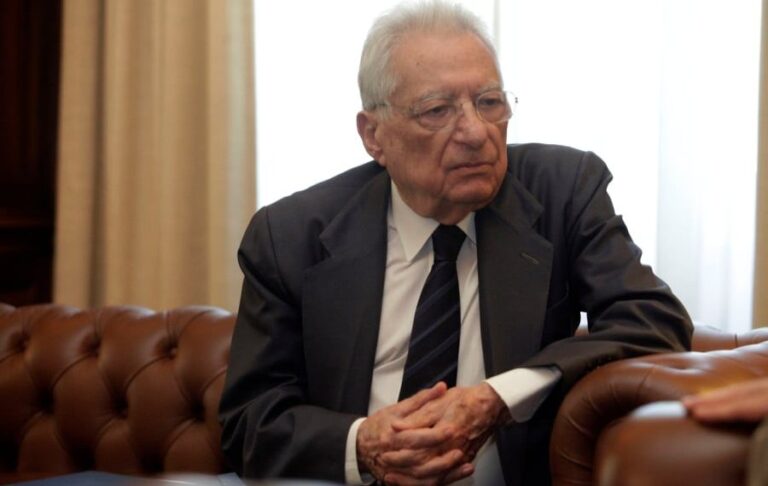 Απεβίωσε ο Πέτρος Μολυβιάτης σε ηλικία 97 ετών