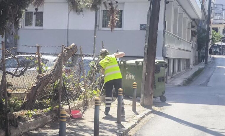 ΧΕΝ Καλαμαριάς: Καθαρισμός του αύλειου χώρου – Σημαντική παρέμβαση για την ασφάλεια και την υγεία των πολιτών