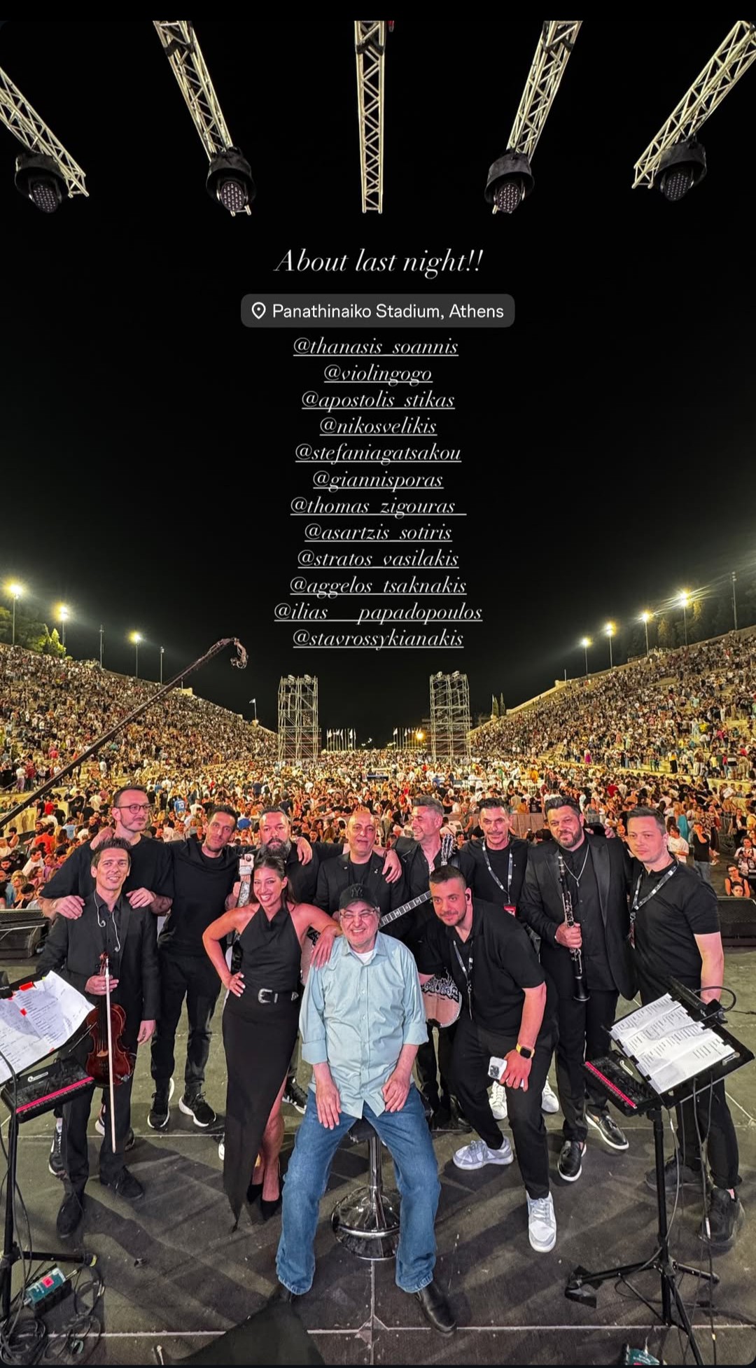 Καρράς… sold out στο Καλλιμάρμαρο: Μια βραδιά γεμάτη δάκρυα, τραγούδι και «παρών» απόντα