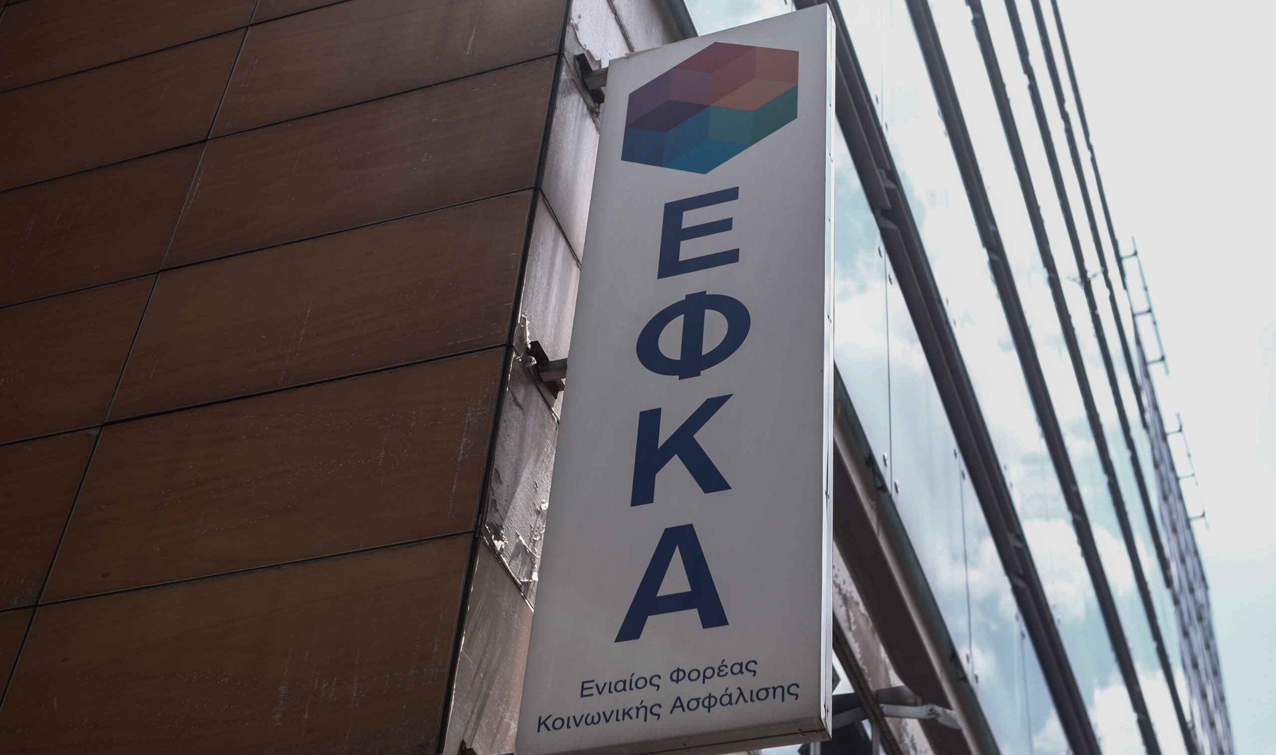 Σκάνδαλο στο Αγρίνιο: Εξαρθρώθηκε κύκλωμα εξαπάτησης με αναπηρικά επιδόματα – Εμπλέκονται γονείς πασίγνωστου influencer