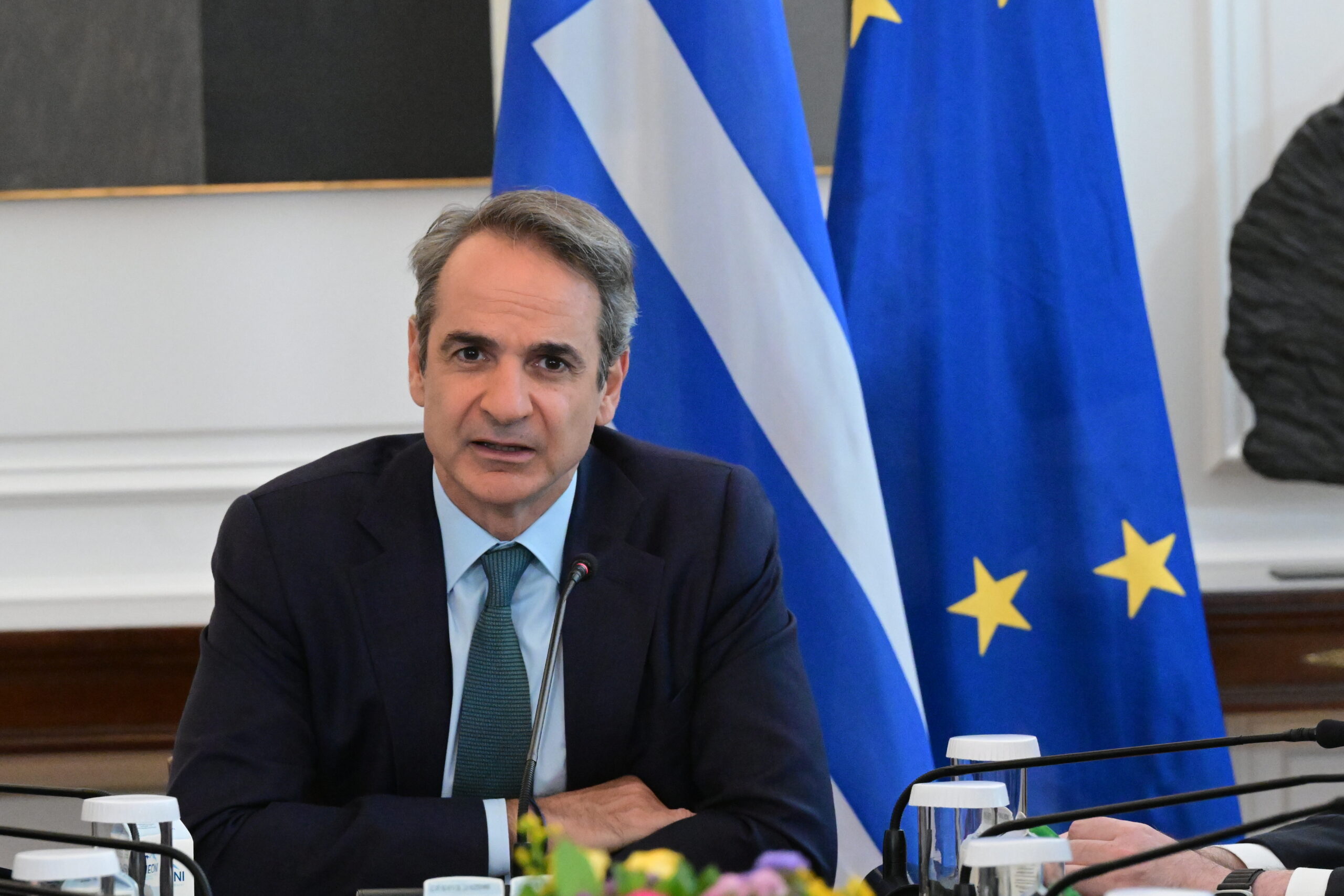 «Νομιμότητα παντού»: Το δόγμα Μητσοτάκη από τα πανεπιστήμια έως τα γήπεδα