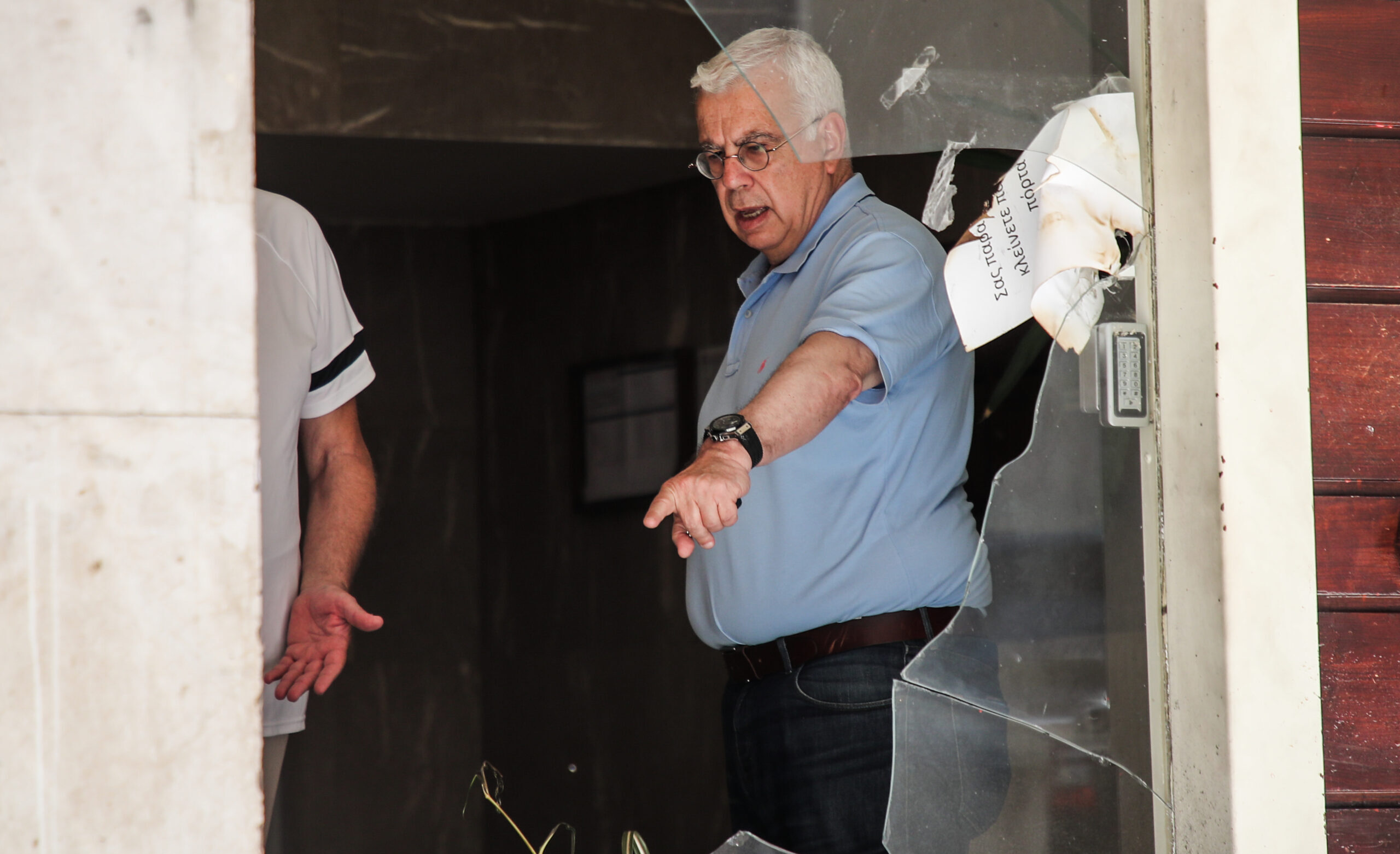 ΝΔ για την επίθεση στο σπίτι του Σιμόπουλου: «Οι θρασύδειλοι τραμπούκοι δεν μας εκφοβίζουν, η Δημοκρατία μας δεν τρομοκρατείται»