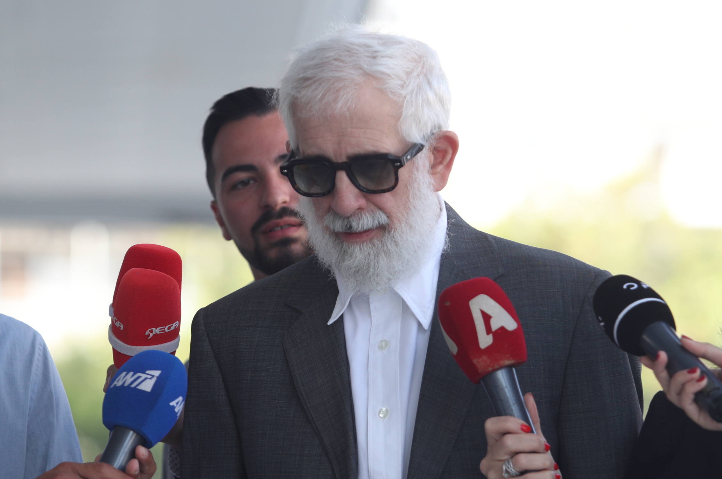 Ξεκίνησε η απολογία Φιλιππίδη: «Είμαι ένας τεμπέλης άνεργος και ζούμε επειδή δουλεύει η Ελπίδα – Ελπίζω να μην έχω το τέλος του Σωκράτη»