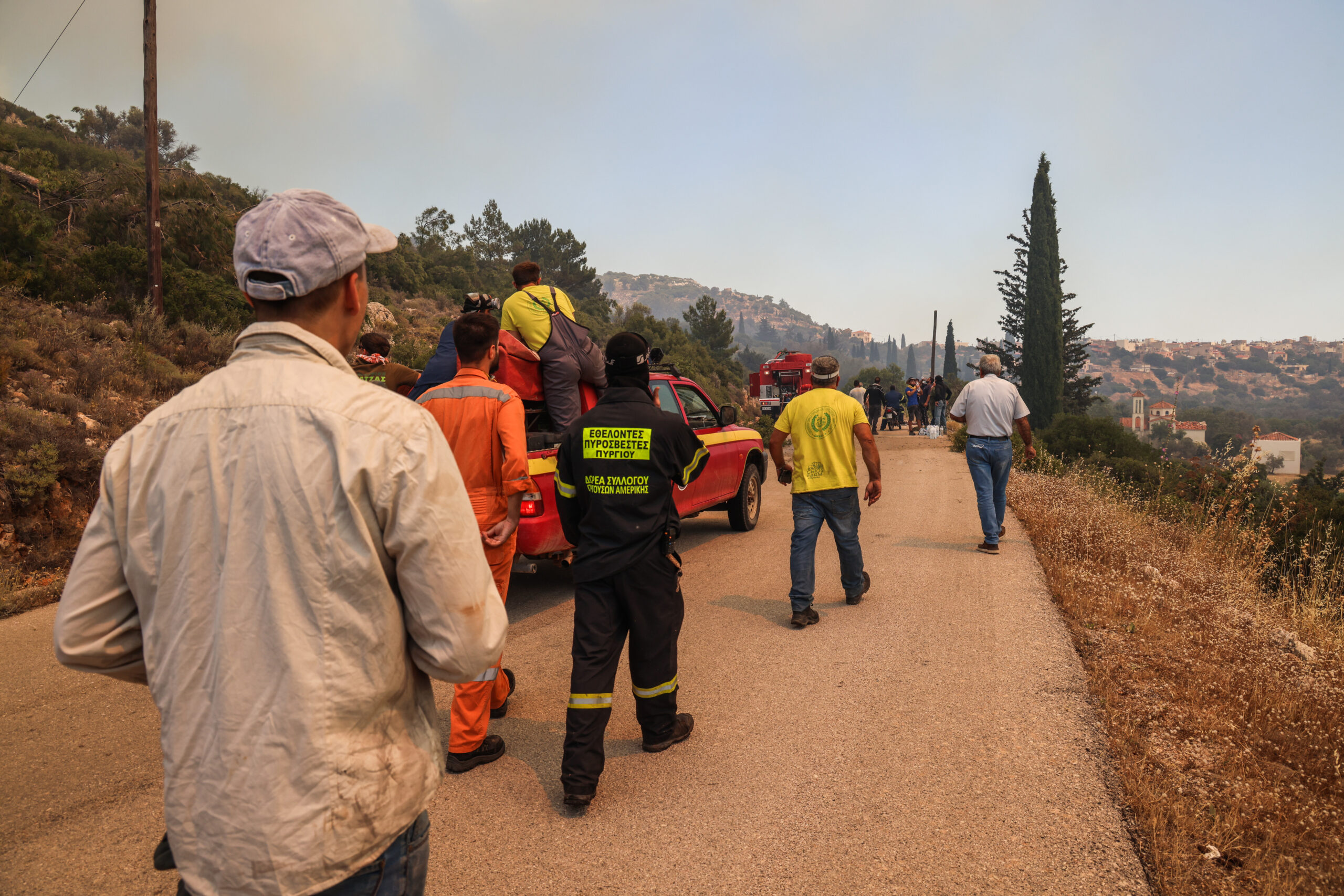 Εκτός ελέγχου για τρίτη ημέρα η φωτιά στη Χίο – Εκτεταμένες εκκενώσεις και έρευνα για εμπρησμό