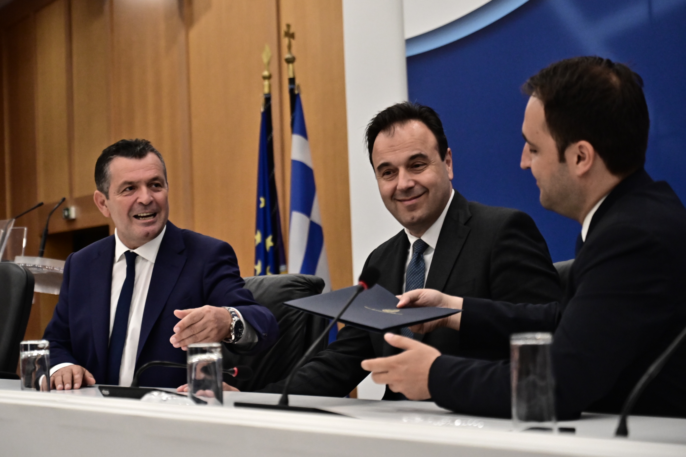 Μπουκώρος: «Το τηλεφώνημα για το οποίο ελέγχομαι δεν ζημίωσε ούτε ένα ευρώ τον ΟΠΕΚΕΠΕ» – Αλλαγή σκυτάλης στο υπ. Ψηφιακής Διακυβέρνησης
