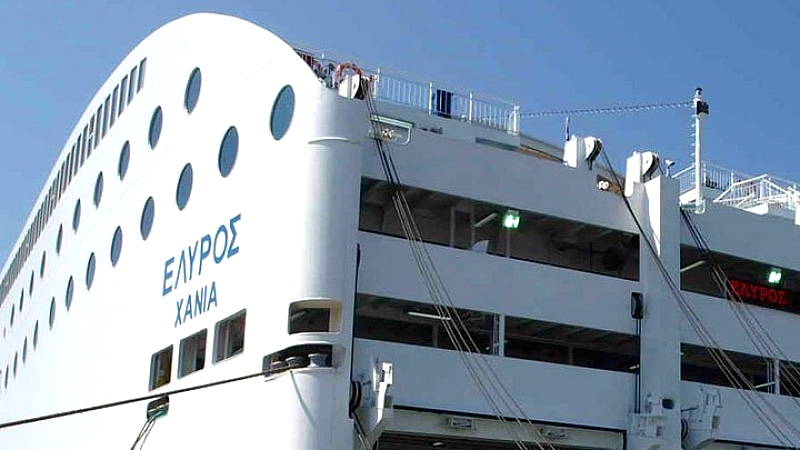 Ο «ΕΛΥΡΟΣ» αποπλέει από τον Πειραιά για Χανιά μετά την επιδιόρθωση της μηχανικής βλάβης