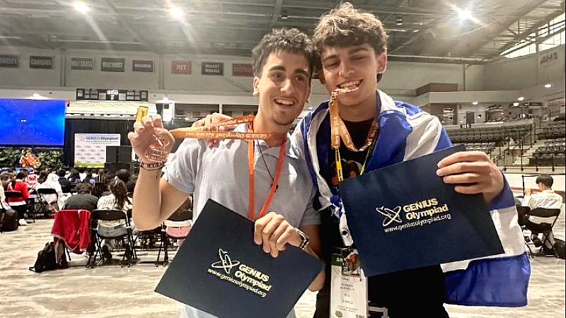 Χάλκινο βραβείο στη Genius Olympiad για δύο μαθητές από τη Θεσσαλονίκη που παράγουν ενέργεια από τα απορρίμματα
