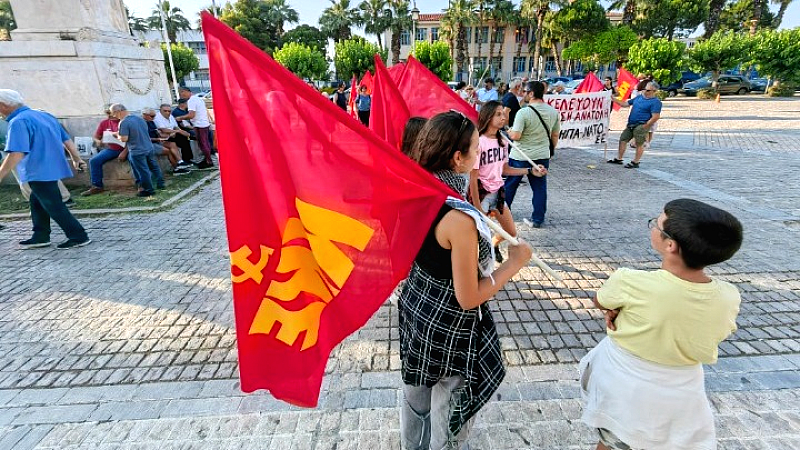 Κινητοποίηση της ΚΝΕ έξω από την πρεσβεία των ΗΠΑ για τις εξελίξεις στη Μέση Ανατολή