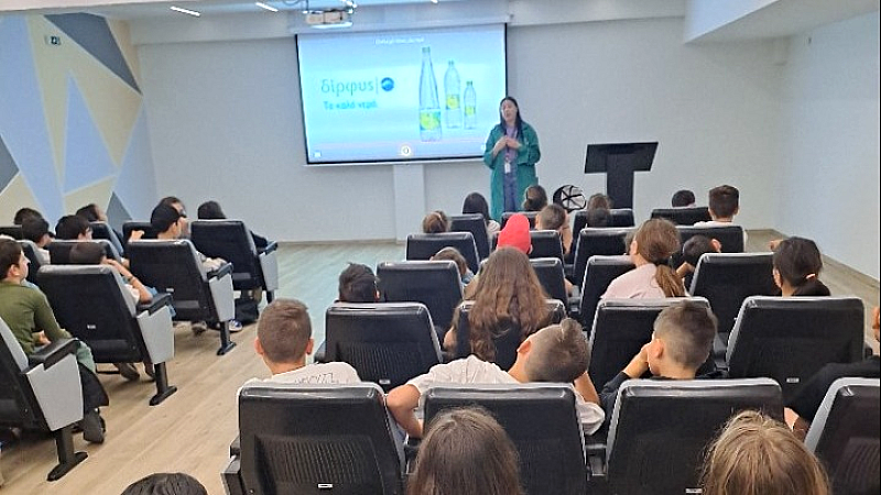 Δίρφυς: Προγράμματα ενημέρωσης και εκπαίδευσης για τους νέους σχετικά με την εμφιάλωση του νερού