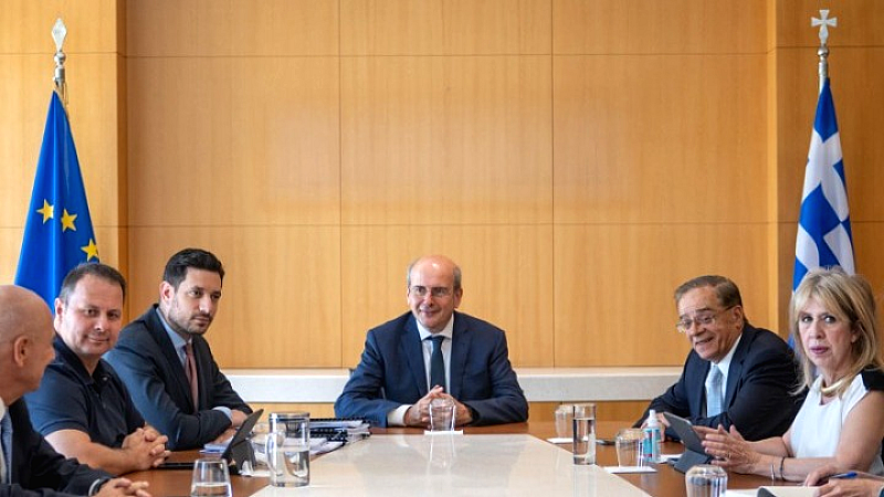 Δωρεά 14,5 εκατ. ευρώ από τις τέσσερις συστημικές τράπεζες για την αποκατάσταση του σιδηροδρομικού δικτύου στη Θεσσαλία
