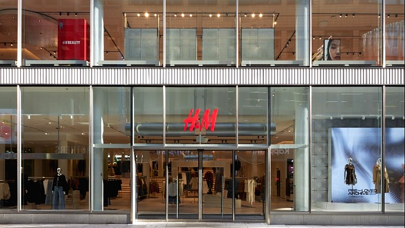 H&M: Νέα εποχή με την επαναλειτουργία των καταστημάτων στην Αθήνα και τον Πειραιά