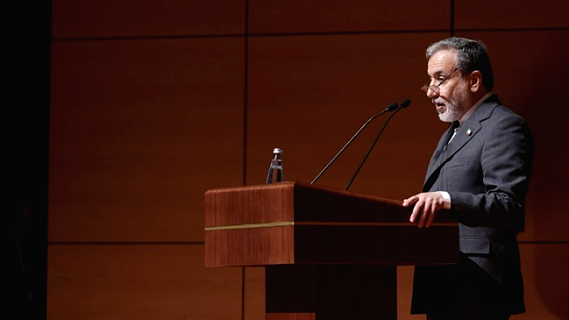 Αμπάς Αραγτσί: Καμία συμφωνία κατάπαυσης του πυρός μεταξύ Ισραήλ και Ιράν έως τώρα