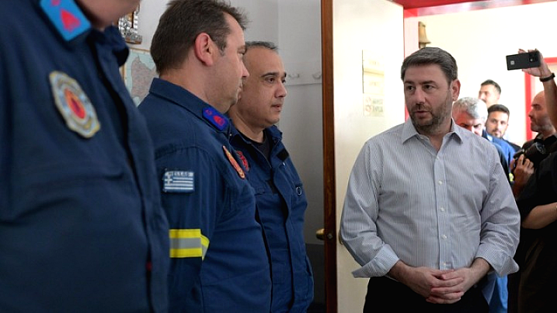 Επίσκεψη Ν. Ανδρουλάκη στην Πυροσβεστική: Δέσμευση για επιδόματα και ενίσχυση του σώματος