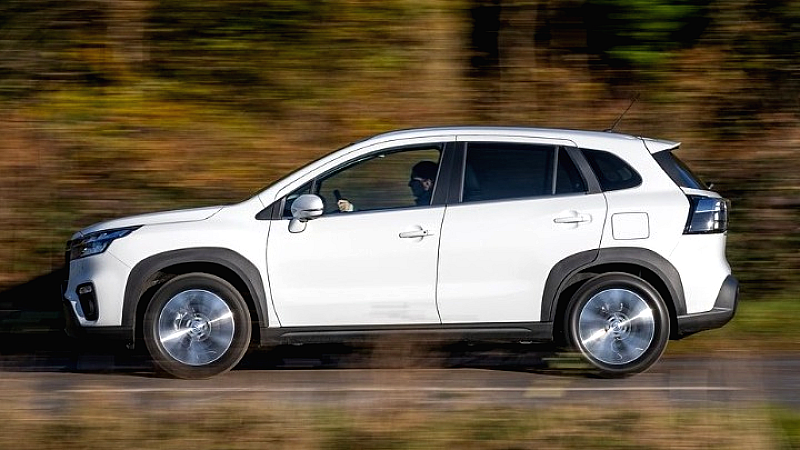 Η υβριδική πρόταση της Suzuki S Cross: Αξιοπιστία και στυλ