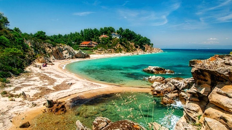 Δυσχέρειες στην πρόσληψη προσωπικού πλήττουν τις τουριστικές επιχειρήσεις της Χαλκιδικής