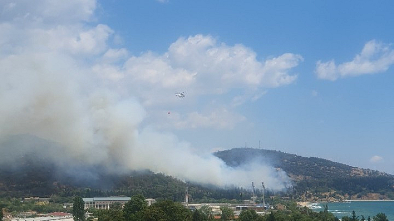 Κινδύνους φέρνει η πυρκαγιά κοντά στην Καβάλα, απειλώντας κατοικημένες περιοχές