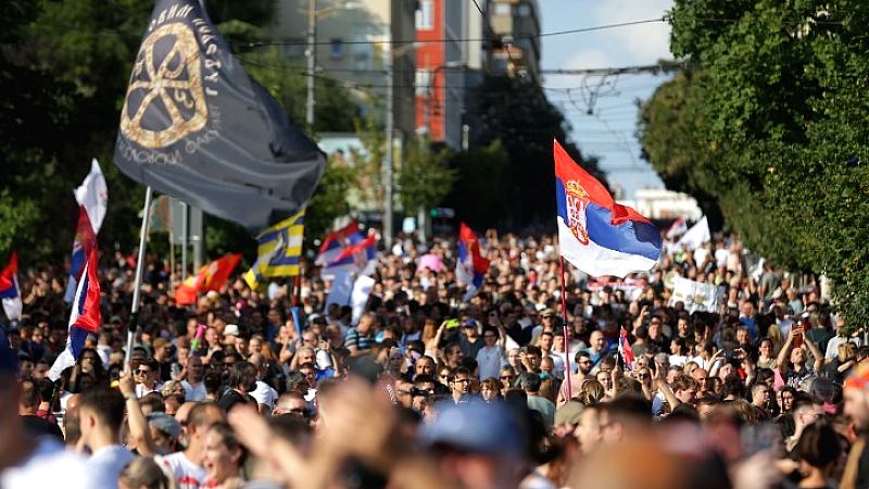 Διαδηλώσεις στο Βελιγράδι: Πολίτες απαιτούν πρόωρες εκλογές