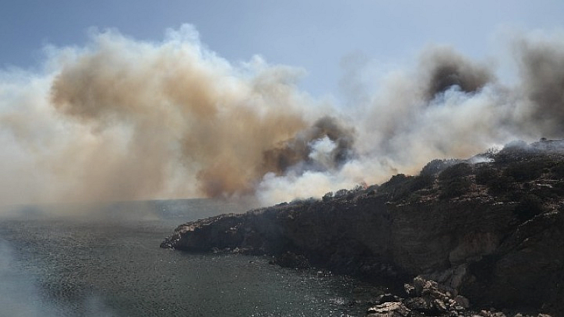 Ενημέρωση από το Κέντρο Επιχειρήσεων Πολιτικής Προστασίας για την πυρκαγιά στο Θυμάρι Αναβύσσου