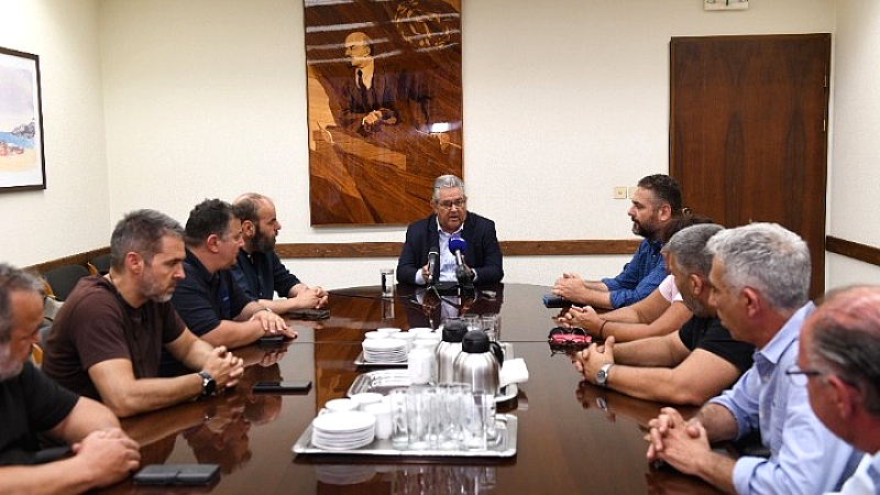 Συνάντηση Δ. Κουτσούμπα με την ΠΟΕ-ΟΤΑ: Δέσμευση για στήριξη των εργατικών αγώνων