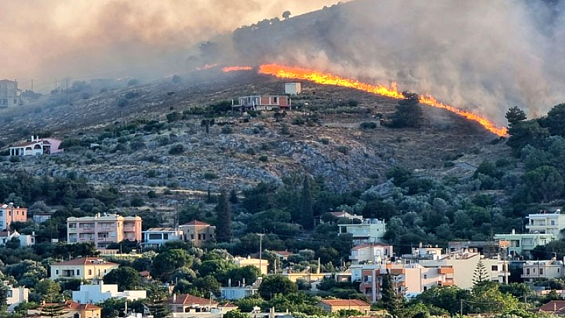 Συνεχιζόμενη η επέλαση της φωτιάς στη Χίο