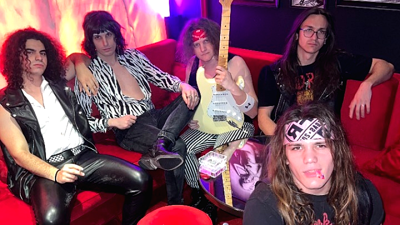 Αναβίωση του αυθεντικού glam rock στην Αθήνα την Κυριακή
