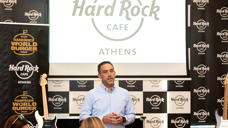 Hard Rock Cafe Athens: συμμετοχή στο παγκόσμιο τουρ μπιφτεκιών με το Athena Burger