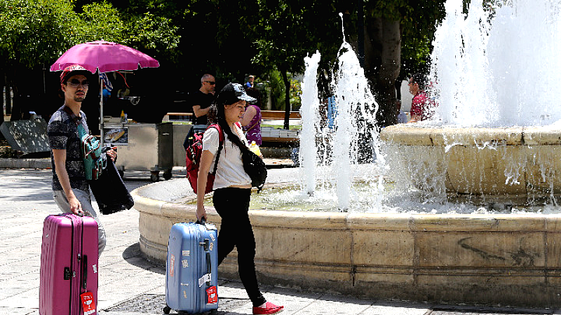 Καύσωνας σήμερα: Πού αναμένονται καταιγίδες και ισχυροί άνεμοι