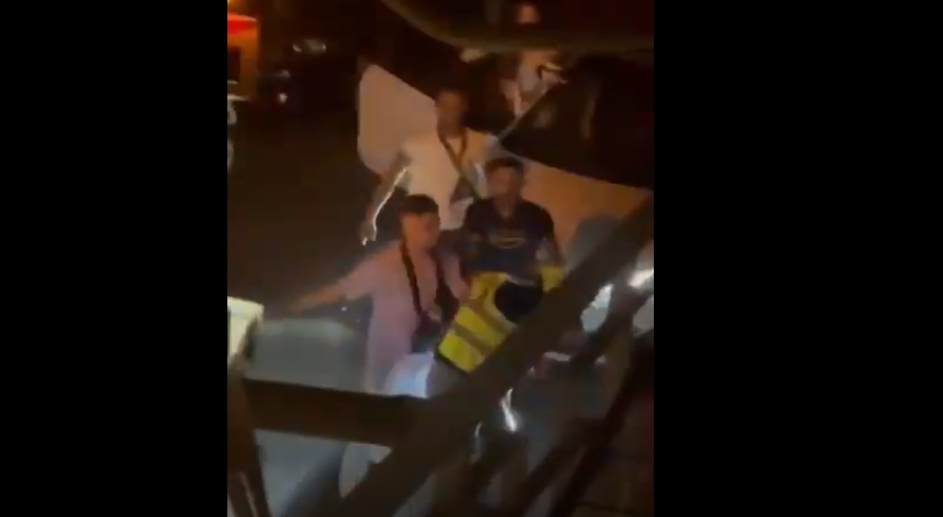 Ξυλοδαρμός υπαλλήλου στην Κυψέλη: Επιτέθηκαν άγρια και σε φίλη τους, πιάνοντας την από τον λαιμό – Βίντεο ντοκουμέντο