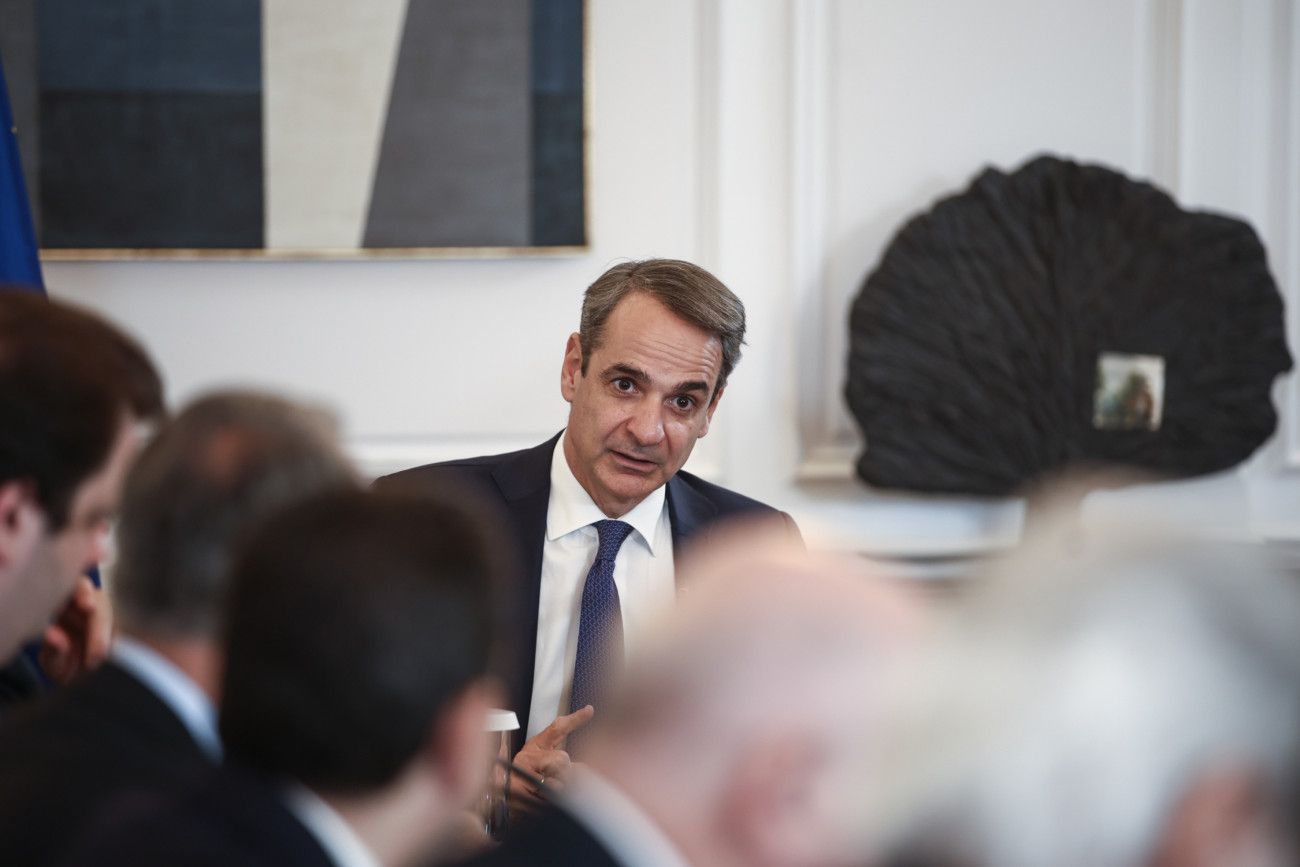 Στρατηγική αντεπίθεσης της κυβέρνησης με νέες πρωτοβουλίες