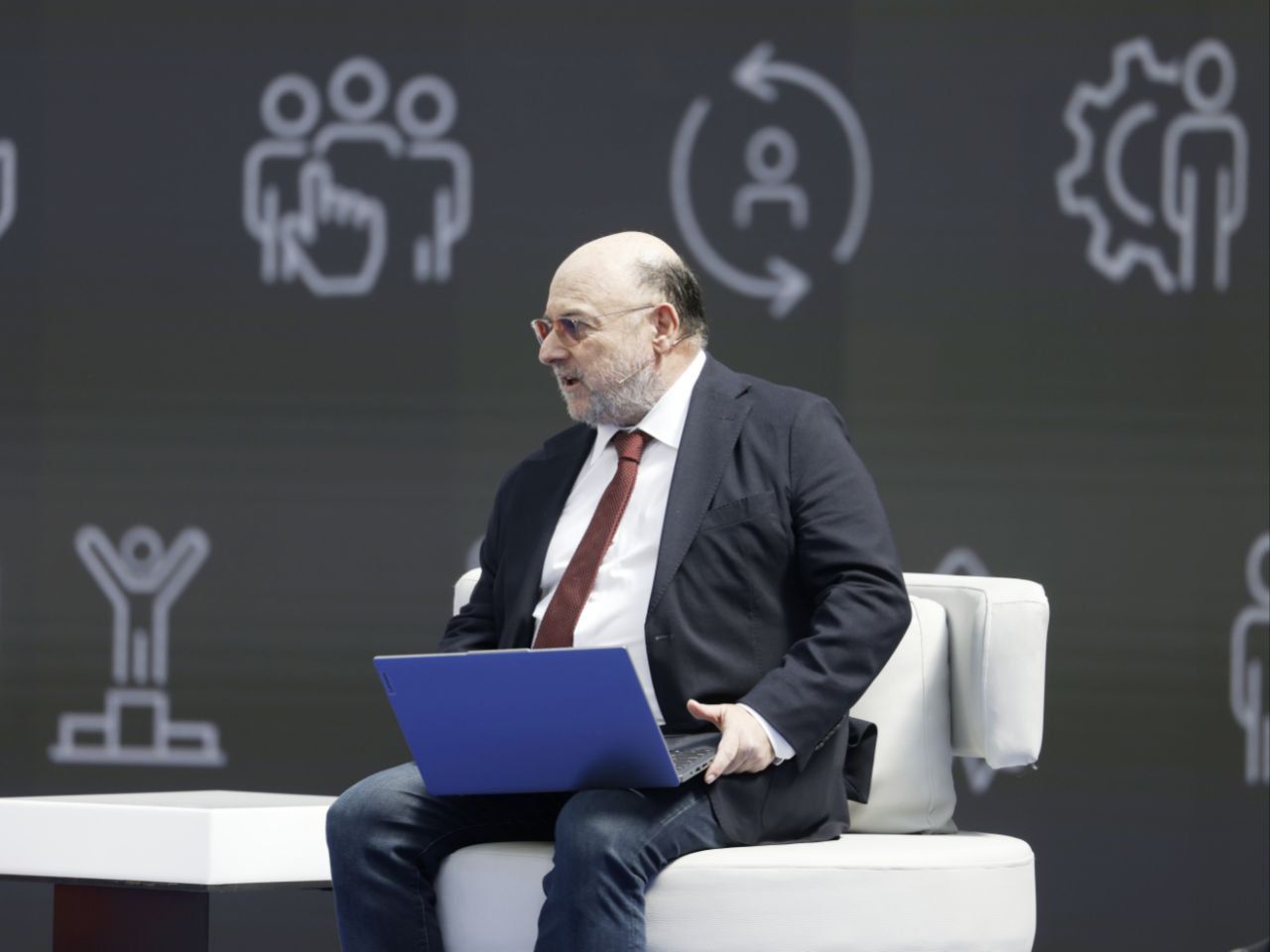 Φαναράς στο inforum: Η χώρα παραμένει αδυνατισμένη μετά την κρίση