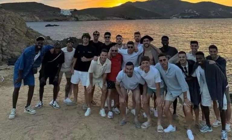 Οι Βάσκοι της Μπιλμπάο απολαμβάνουν τις διακοπές τους στη Μύκονο