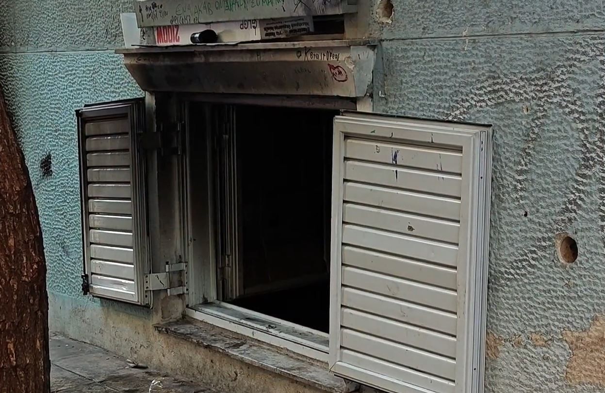 Πυρκαγιά σε υπόγειο στον Κολωνό: Ολοσχερής καταστροφή