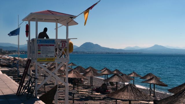 Ναυαγοσωστική κάλυψη στις παραλίες της Πάρου για τα έτη 2025 και 2026