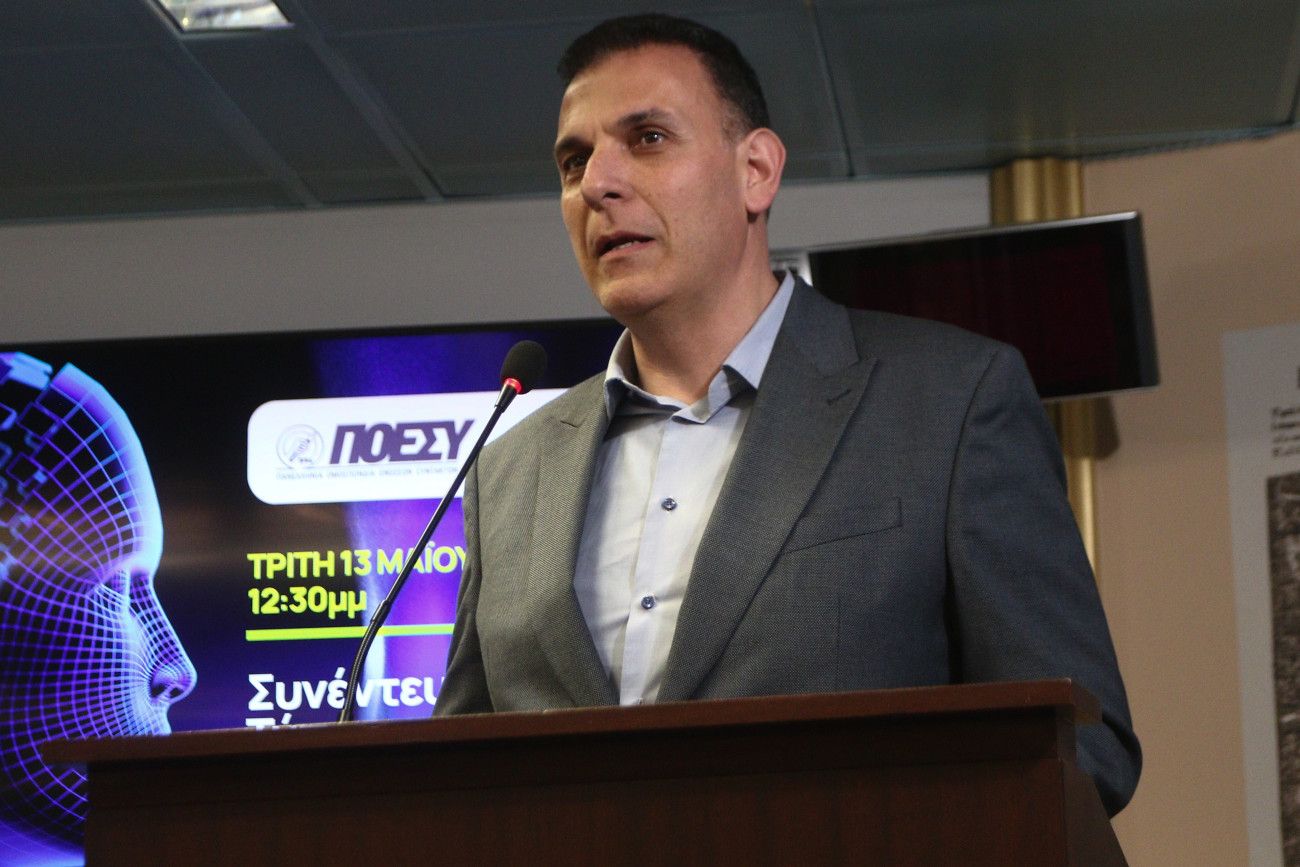 Καραμέρος: Η κυβέρνηση εκτίθεται προσπαθώντας να κρατήσει ίσες αποστάσεις στο πρωτάθλημα μπάσκετ